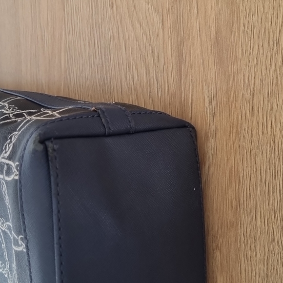 Large Oroton Tote. - Picture 3 of 5